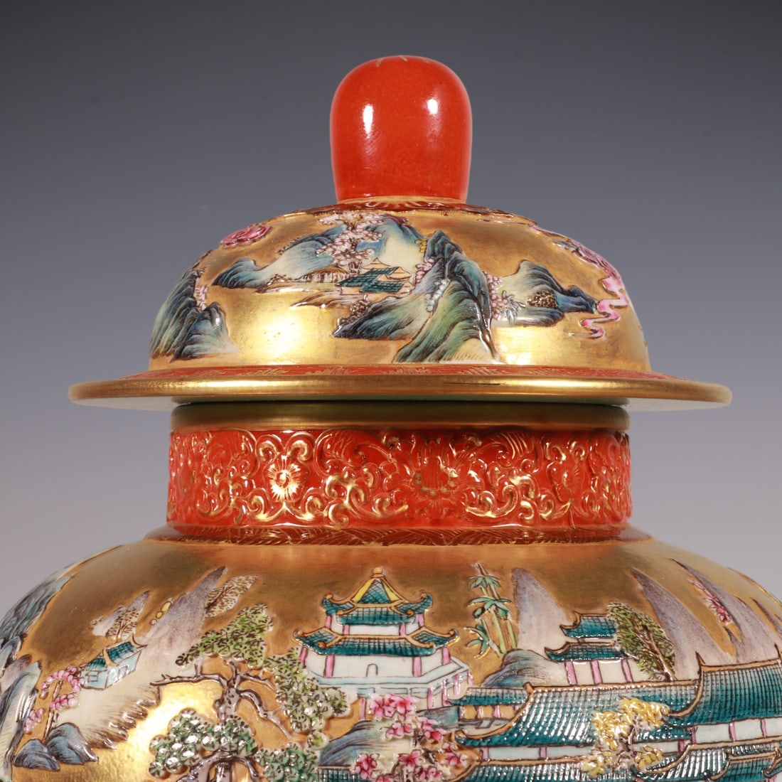 An Exquisite Enamel Landscape Pattern Tea Caddy - 2