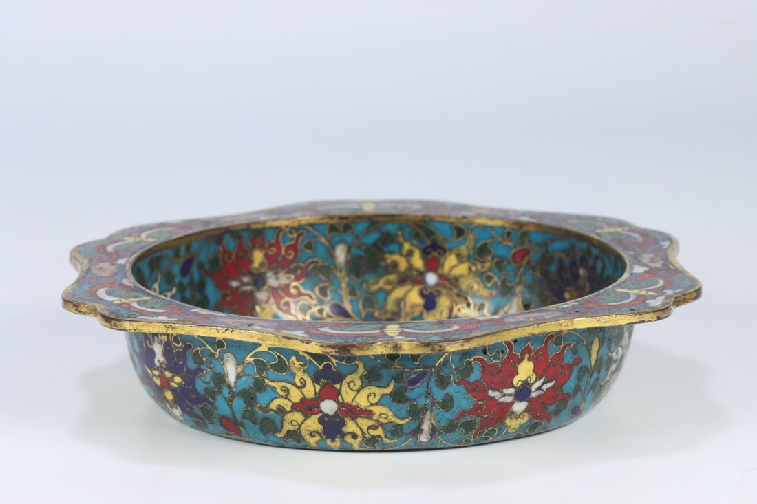 An Exquisite Cloisonne Lotus and Eight Treasures Pattern Plate: An Exquisite Cloisonne Lotus and Eight Treasures Pattern Plate,Qing Dynasty, China,Kangxi Four-character MarkSize:8.9cmx9.7cmx9.6cm,Weight:2027g (The Dimensions Of All Batches Are Manually Measured.If