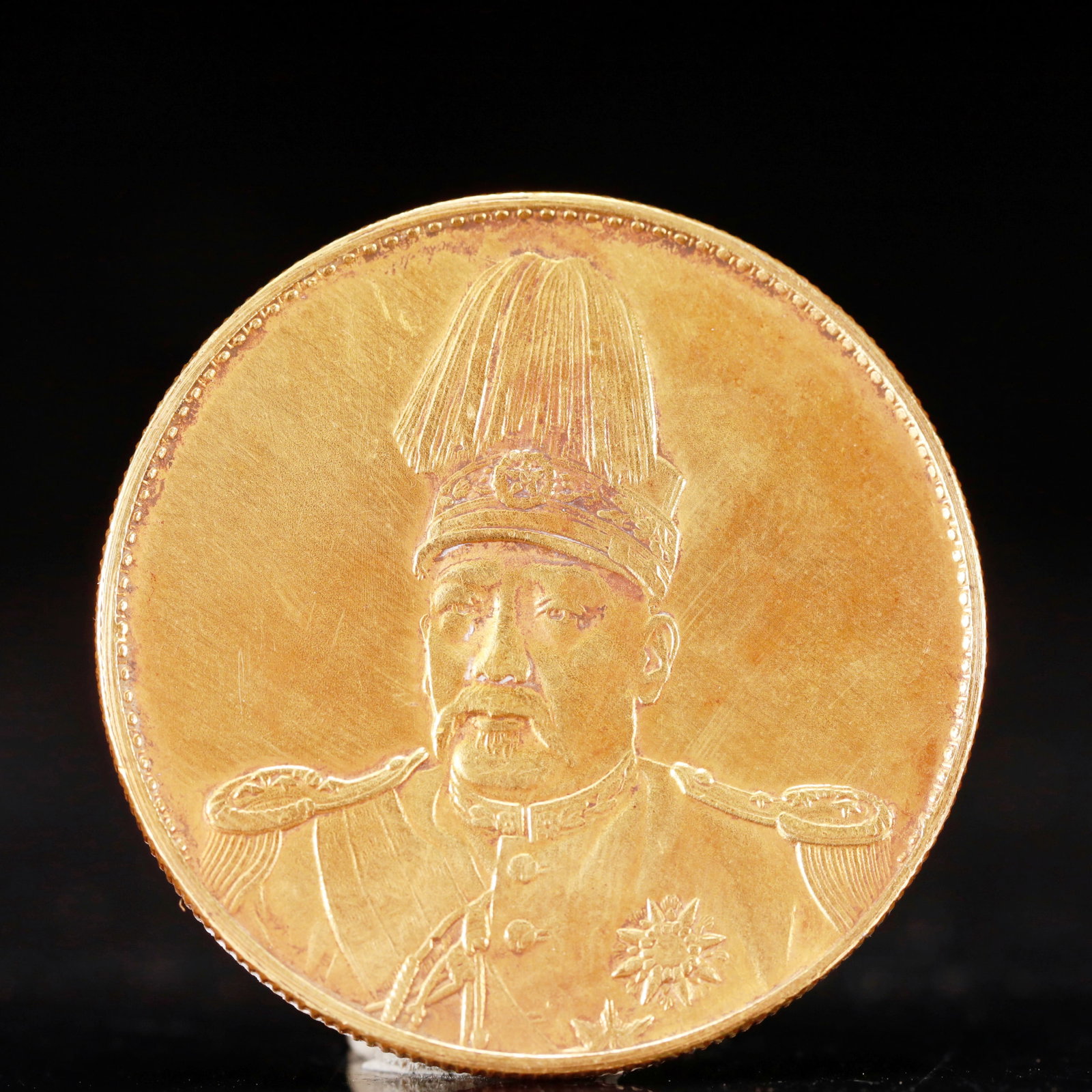 An Exquisite Sterling silver-Gilt Coin: An Exquisite Sterling silver-Gilt Coin, The Republic of China, Size:3.9cm Weight:37.5g (The Dimensions Of All Batches Are Manually Measured.If You Need More Detailed Information, Please Contact Our Cu