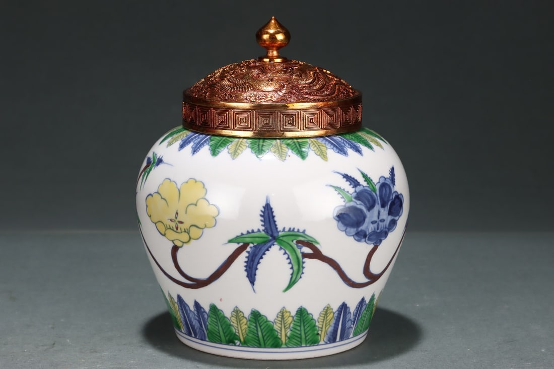 An Exquisite Doucai Lotus Pattern Jar - 4