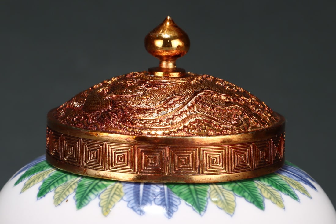 An Exquisite Doucai Lotus Pattern Jar - 5