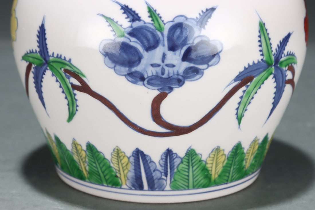 An Exquisite Doucai Lotus Pattern Jar - 6