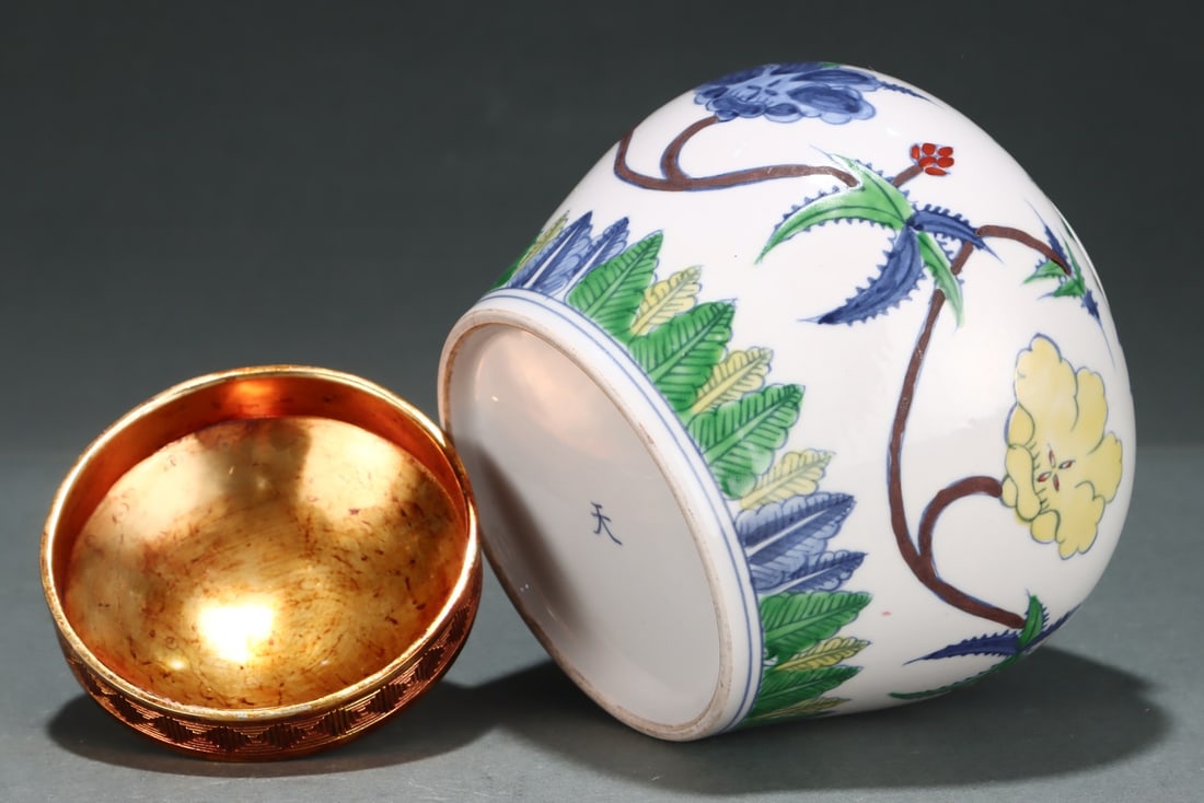 An Exquisite Doucai Lotus Pattern Jar - 8