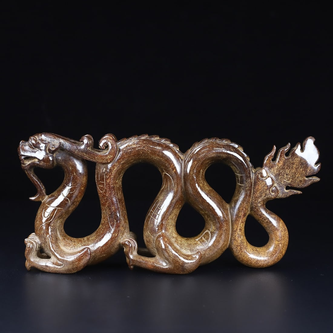 An Exquisite White Jade Dragon Ornament,With Inscription: An Exquisite White Jade Dragon Ornament,With Inscription,Qing Dynasty,China,Size:24.6cmx10.9cmx6.4cm,Weight:969g (The Dimensions Of All Batches Are Manually Measured.If You Need More Detailed Informat