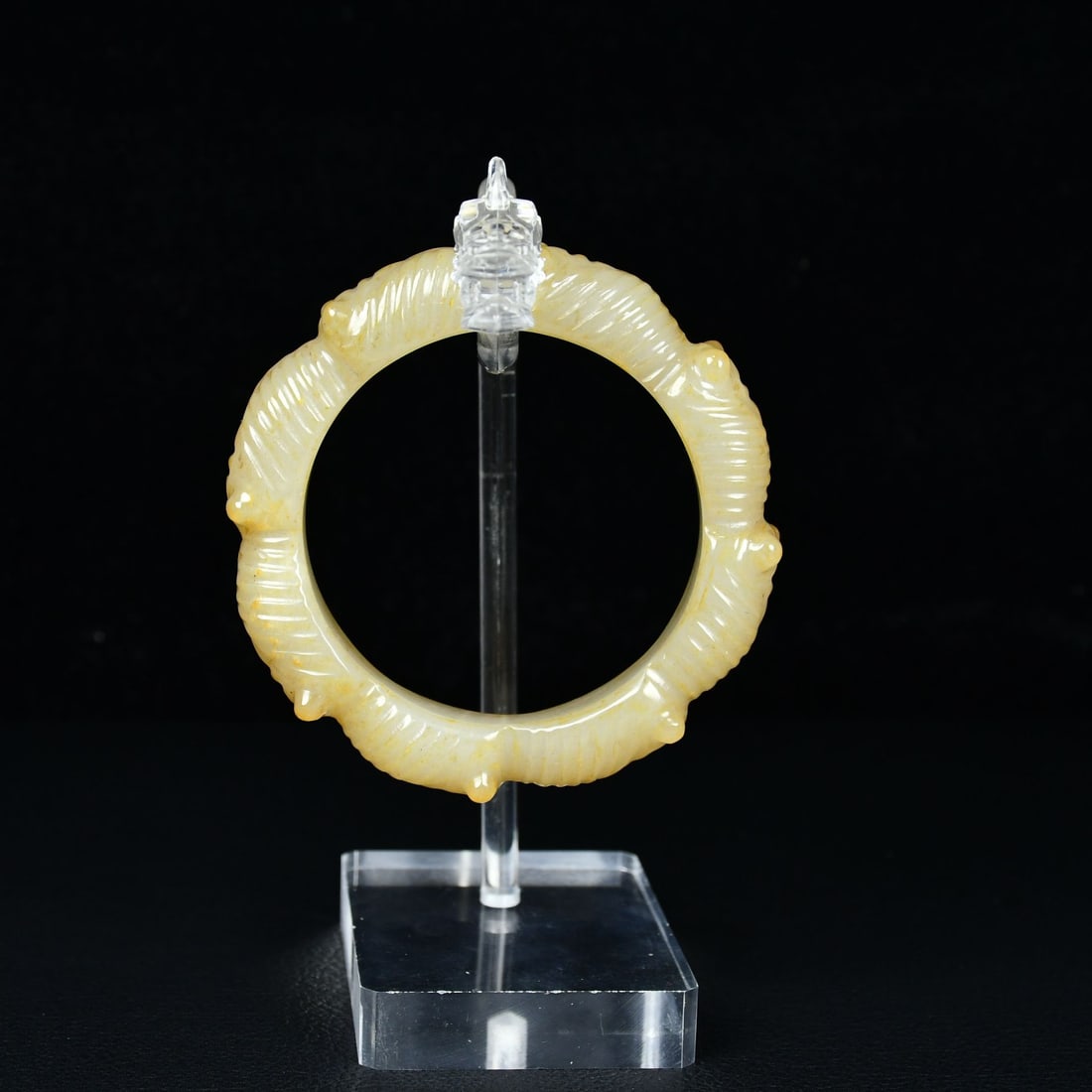 An Exquisite White Jade Cicada Pattern Bracelets: An Exquisite White Jade Cicada Pattern Bracelets,Qing Dynasty, China,Size:8cmx6cm,Weight:74.3g (The Dimensions Of All Batches Are Manually Measured.If You Need More Detailed Information, Please Contac