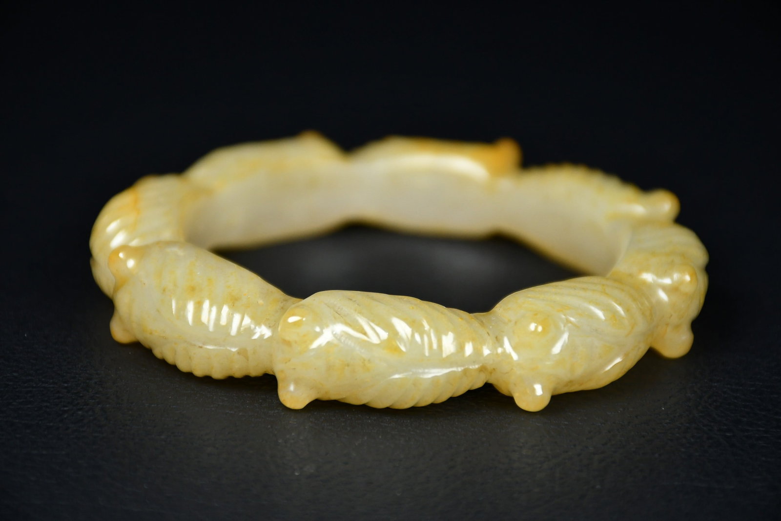 An Exquisite White Jade Cicada Pattern Bracelets - 3