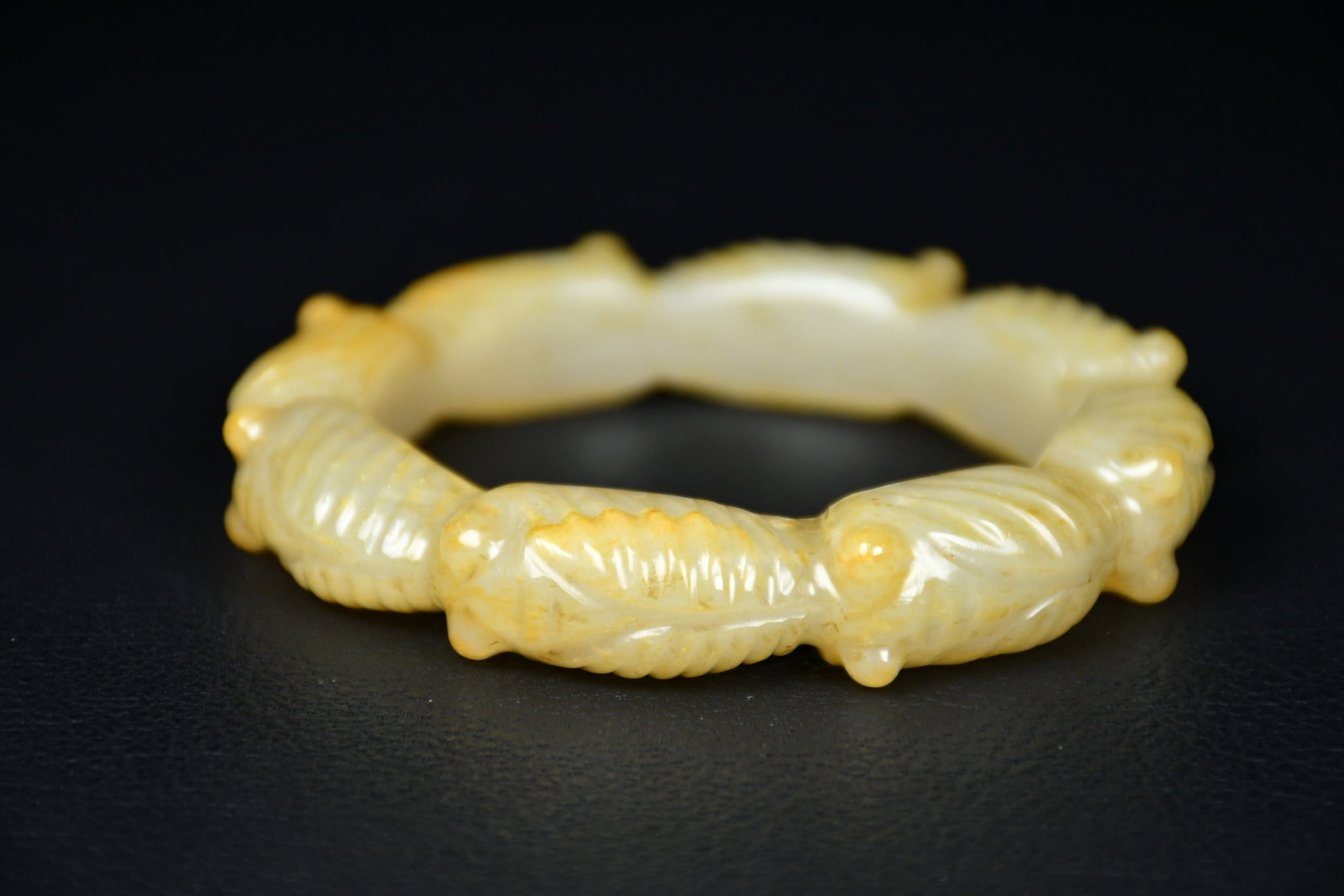 An Exquisite White Jade Cicada Pattern Bracelets - 4