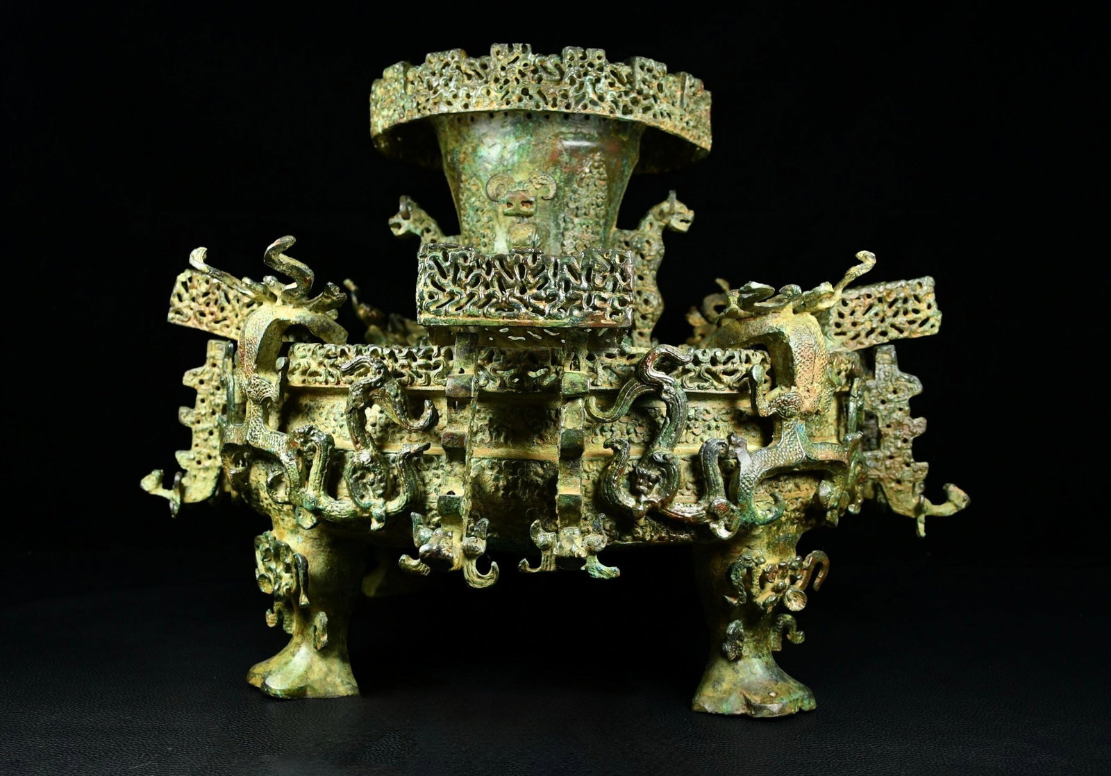 An Archaic Bronze Hollow Chi-Dragon Pattern Ritual Vessel: An Archaic Bronze Hollow Chi-Dragon Pattern Ritual Vessel,Qing Dynasty, China,Size:42cmx51cm,Weight:17600g (The Dimensions Of All Batches Are Manually Measured.If You Need More Detailed Information,