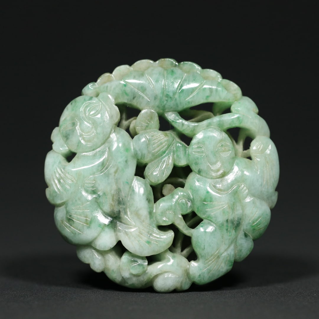 An Exquisite Jadeite Hollow Figure Pattern Pendant: An Exquisite Jadeite Hollow Figure Pattern Pendant,Qing Dynasty,China,Size:5.6cmx1cm,Weight:53.5g (The Dimensions Of All Batches Are Manually Measured.If You Need More Detailed Information, Please Con