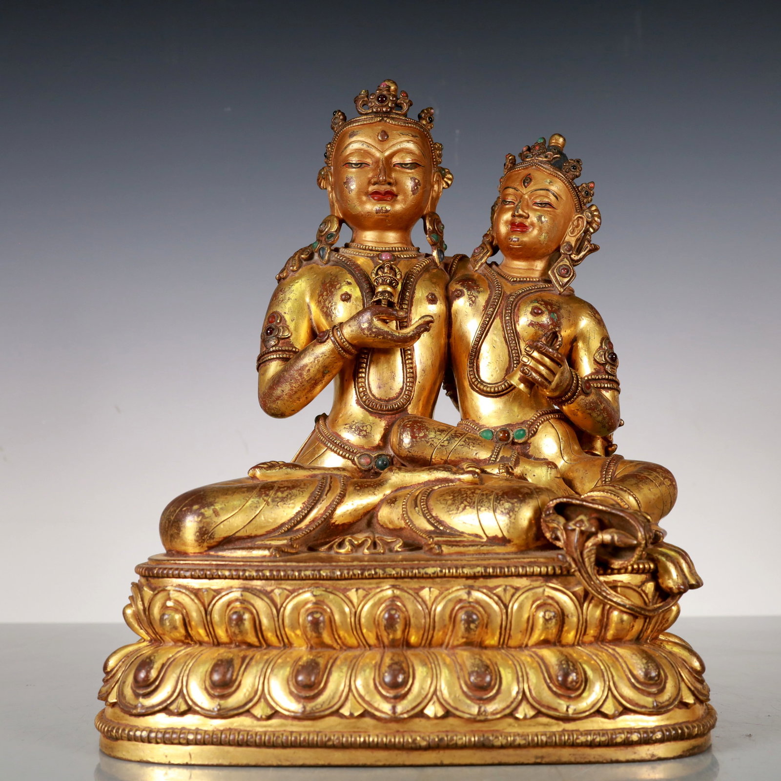 A Exquisite Gilt Bronze Statue of Bodhisattva Buddha statue: A Exquisite Gilt Bronze Statue of Bodhisattva Buddha statue Ming Dynasty, China Size:23cmx16cmx29cm Weight:6900g (The Dimensions Of All Batches Are Manually Measured.If You Need More Detailed Informat