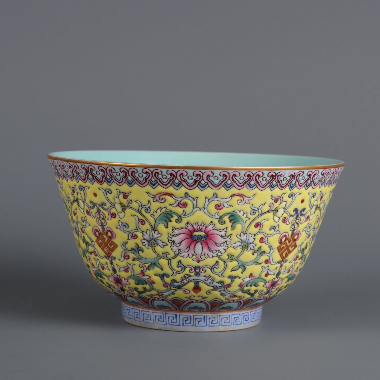 An Exquisite Famille-Rose Lotus Pattern Bowl: An Exquisite Famille-Rose Lotus Pattern Bowl Qing Dynasty, China Qianlong Six-character MarkSize:7.2cmx12.6cm (The Dimensions Of All Batches Are Manually Measured.If You Need More Detailed Information