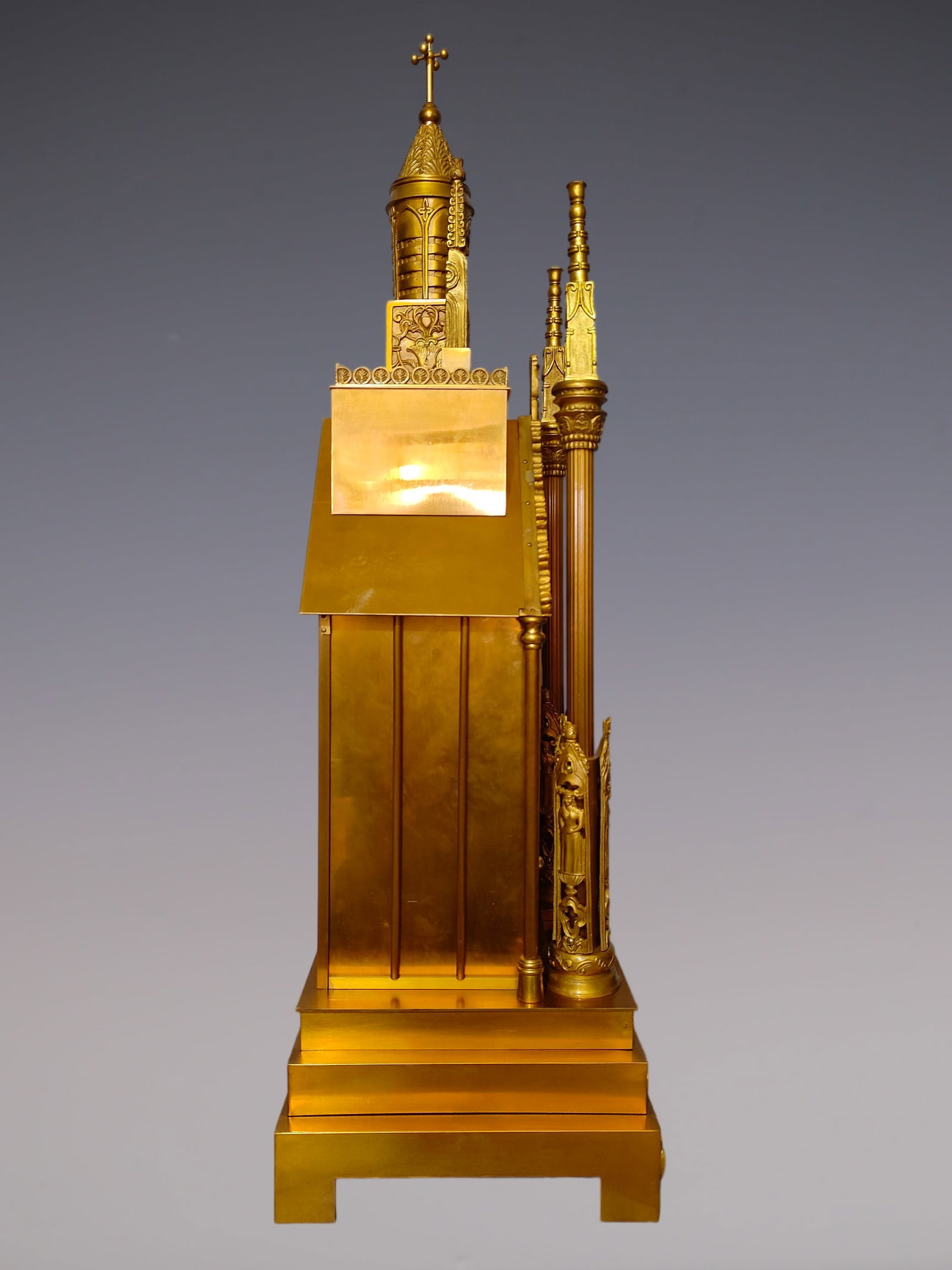An Exquisite Gilt Bronze Figure Pattern Clock - 3