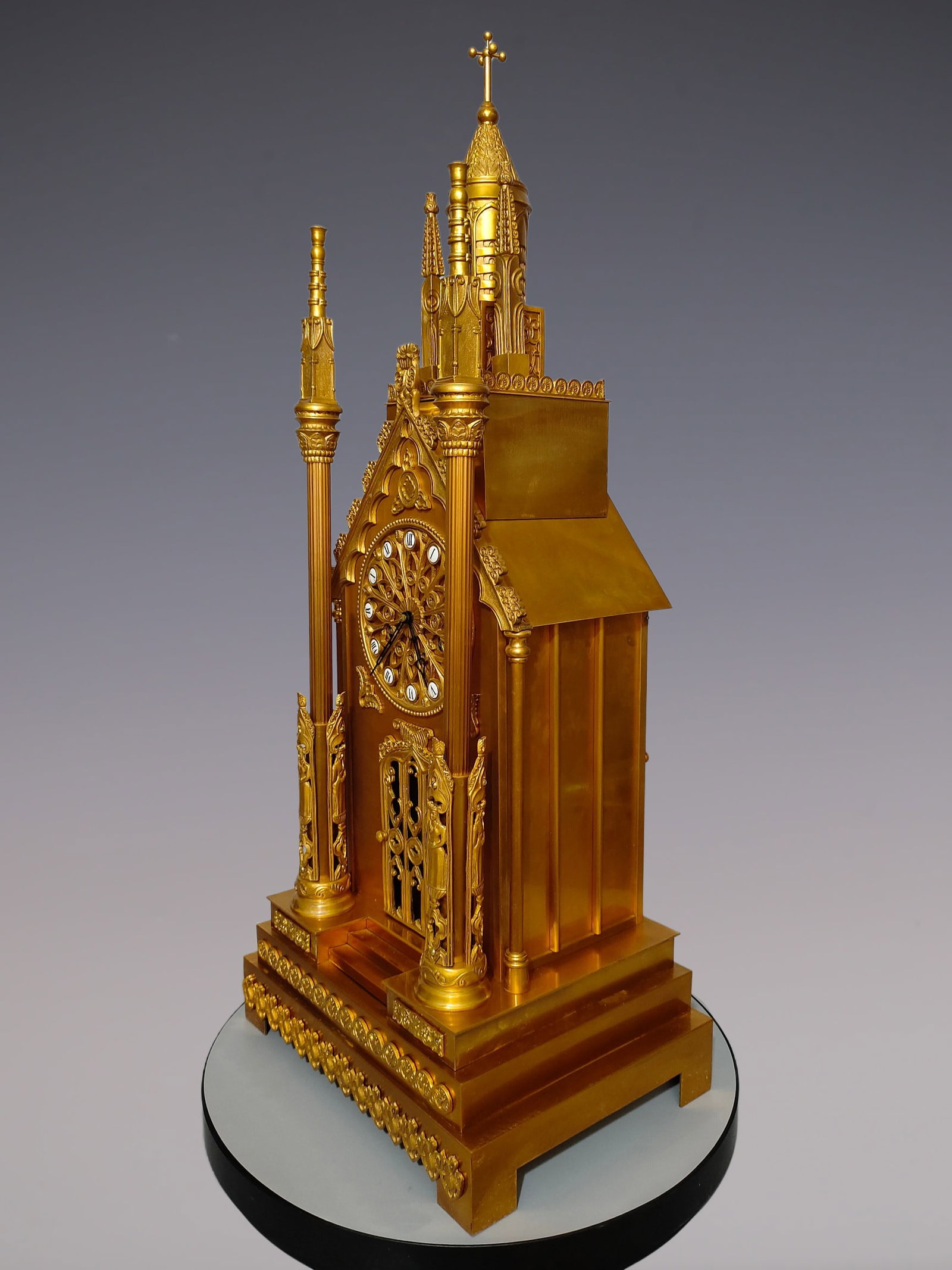 An Exquisite Gilt Bronze Figure Pattern Clock - 8