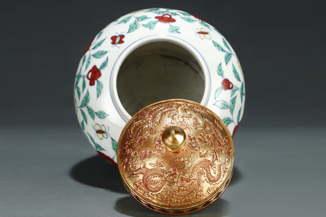An Exquisite Doucai Flower Pattern Jar - 7