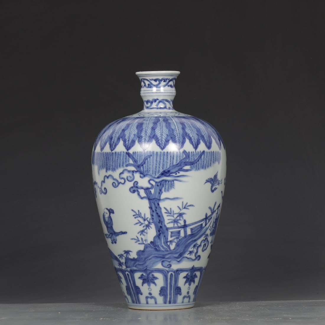 An Exquisite Blue and White Figure Pattern Vase - 5
