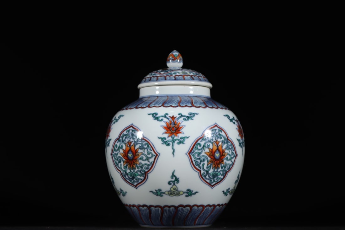 An Exquisite Doucai Flower Pattern Jar - 4