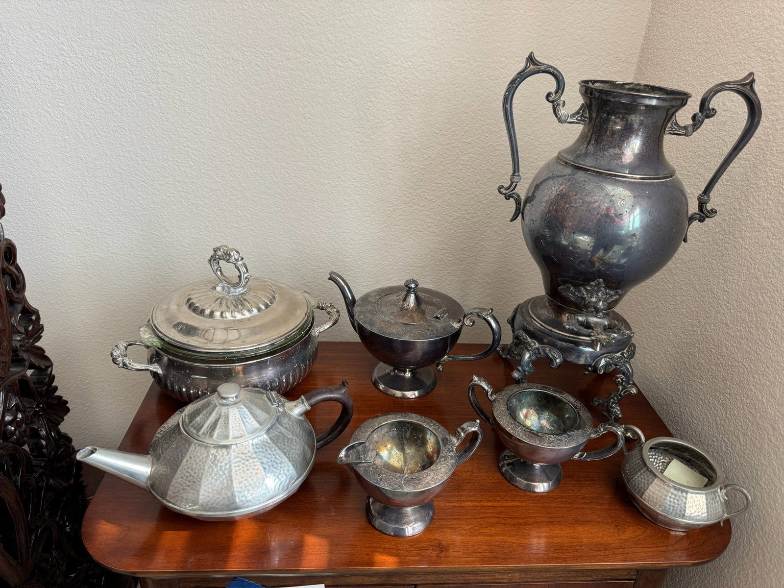 Vintage & Antique Silverplated Service Group: An assembled collection of seven (7) vintage and antique silverplated service and holloware pieces. The lot includes an assortment of classical tabletop service vessels featuring varying decorative