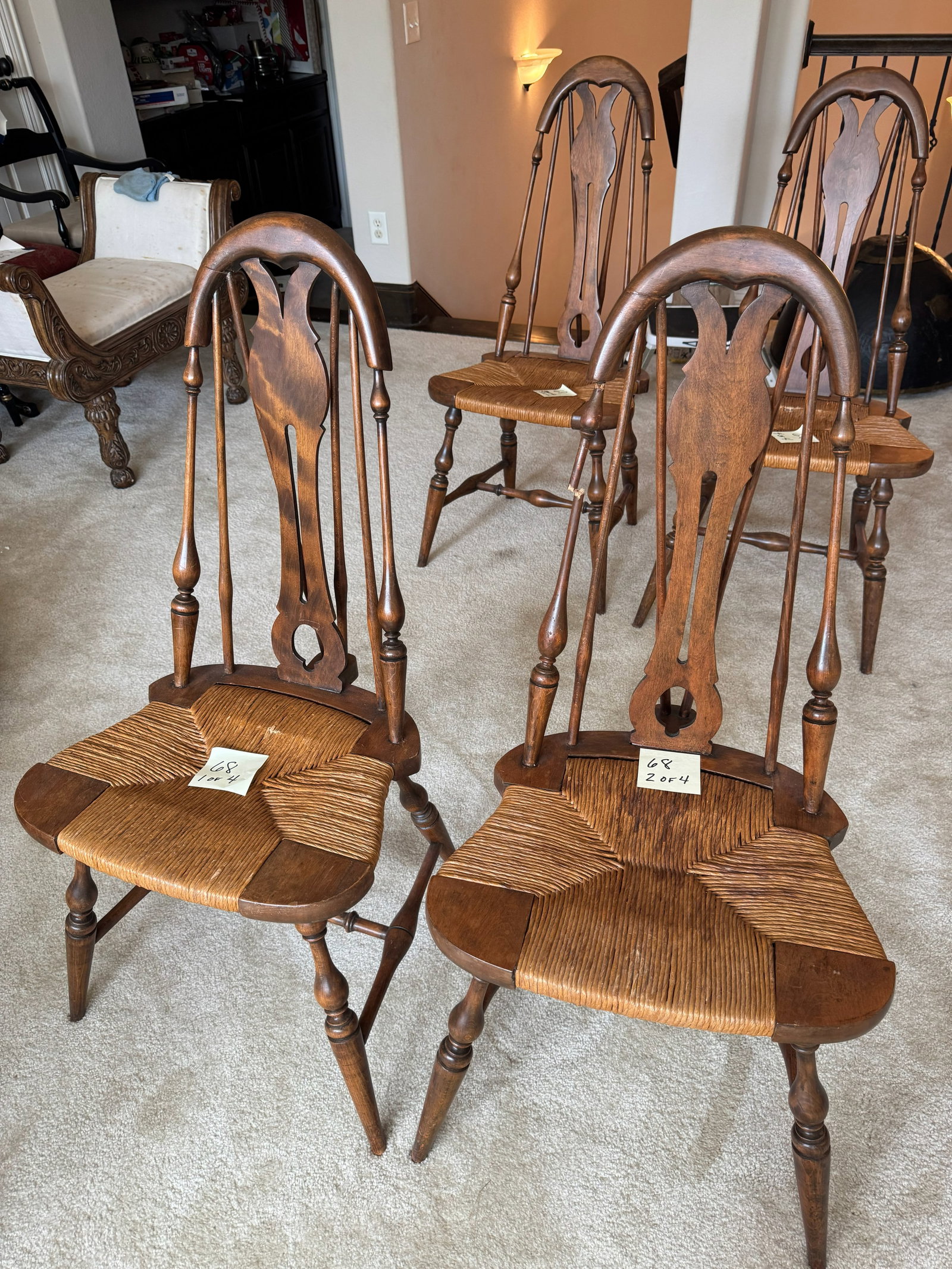 Set of Four Vintage Windsor-Style Fiddleback: An attractive and sturdy matching set of four (4) vintage Windsor-style high-back dining chairs. Each chair features an elegant arched top rail over a decorative, pierced vertical fiddleback center