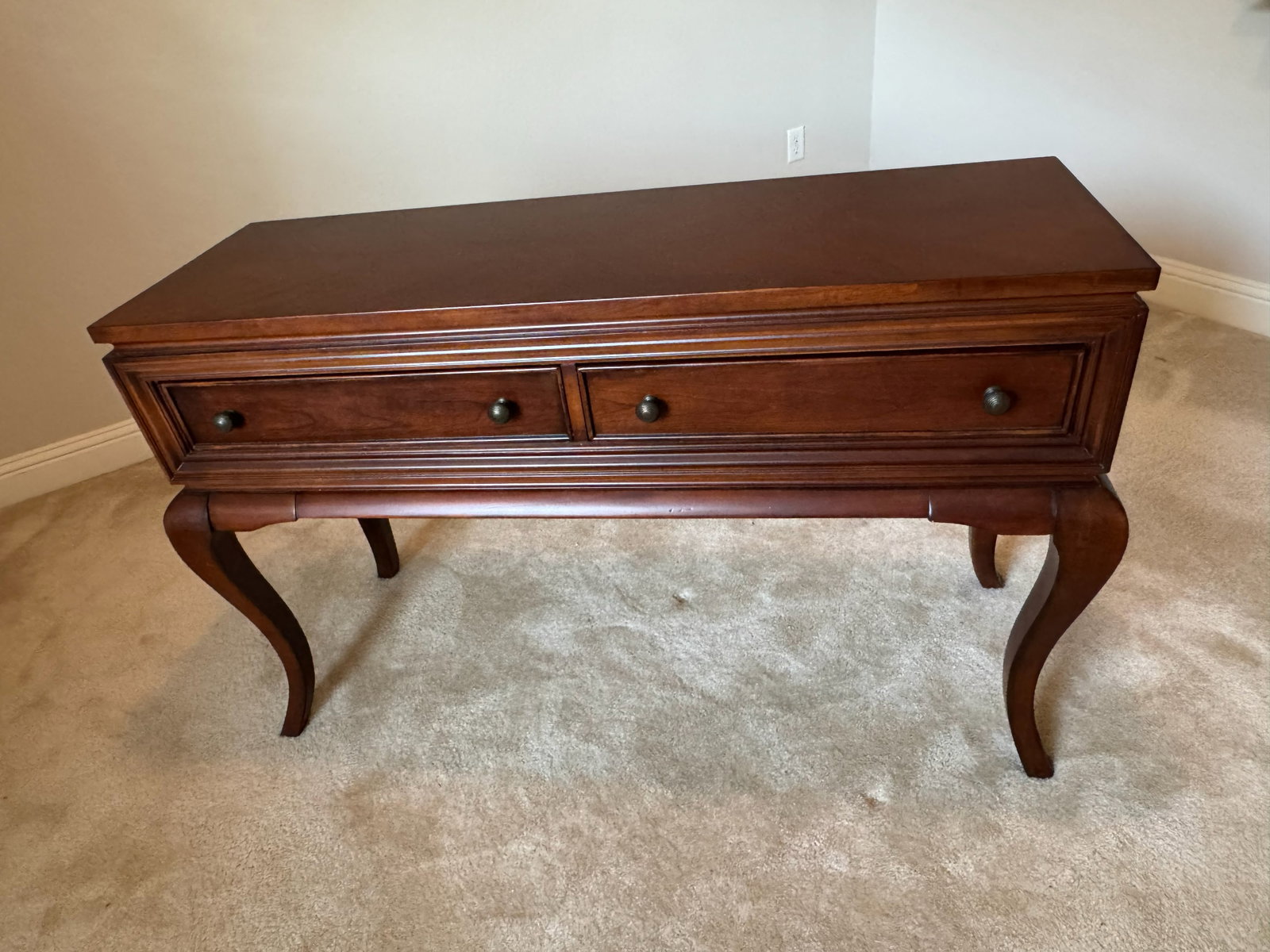 Hooker Furniture Traditional Dark Wood Console (1 of 6)