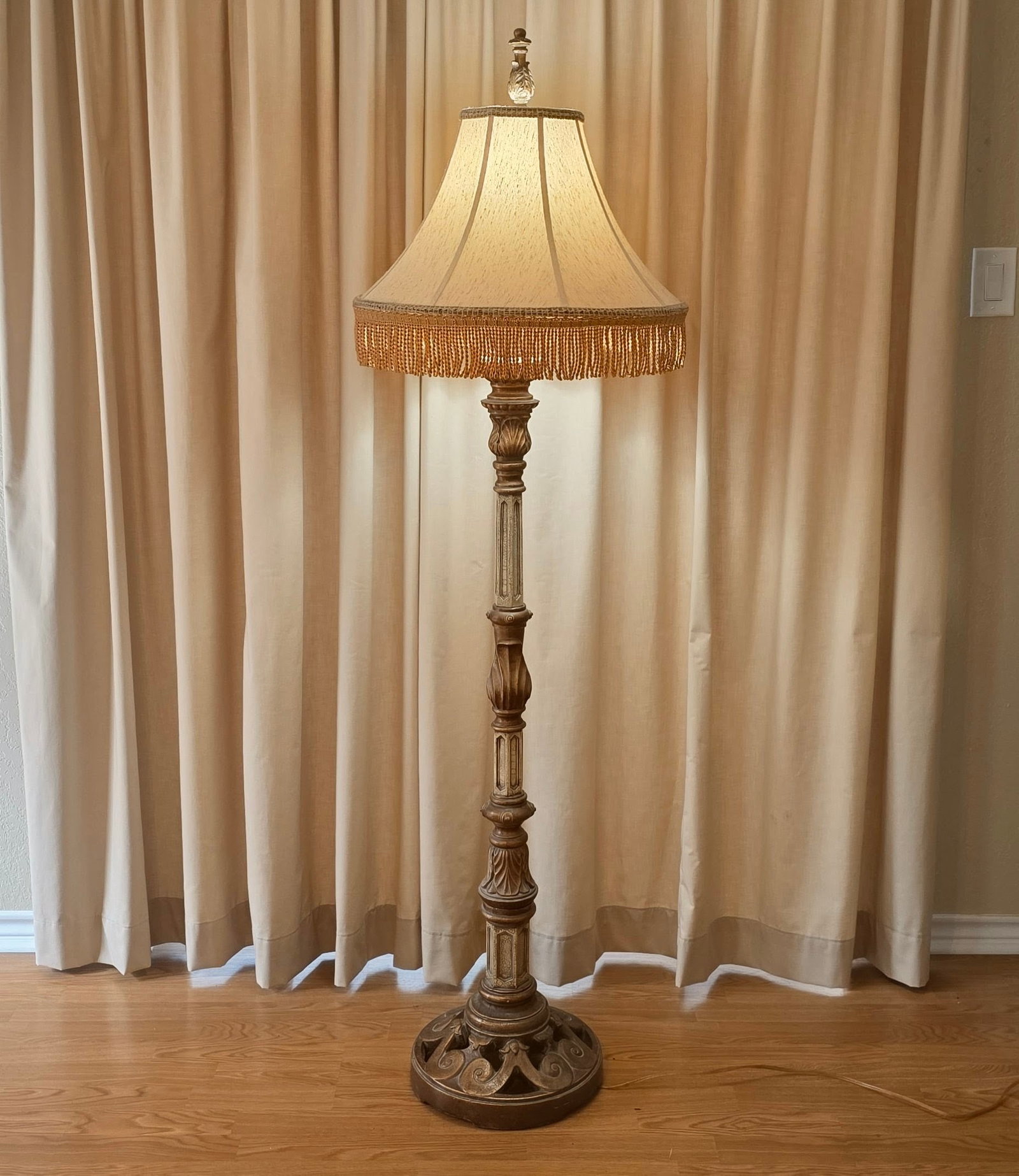 Baroque-Style Floor Lamp - 3