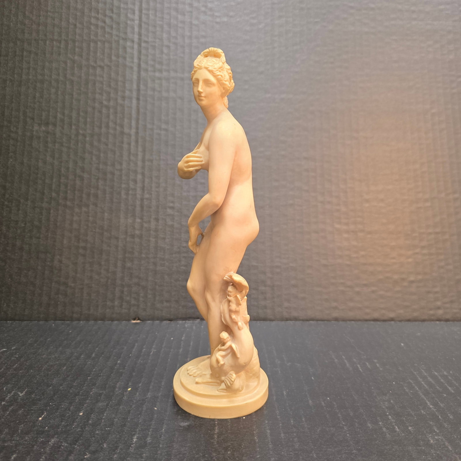 Small Venus Statue by Gino Ruggeri - 2