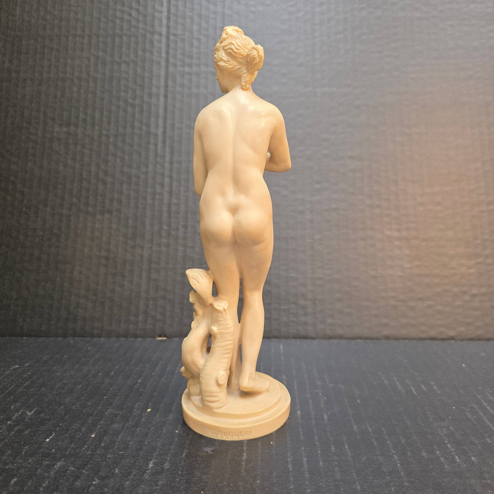 Small Venus Statue by Gino Ruggeri - 3
