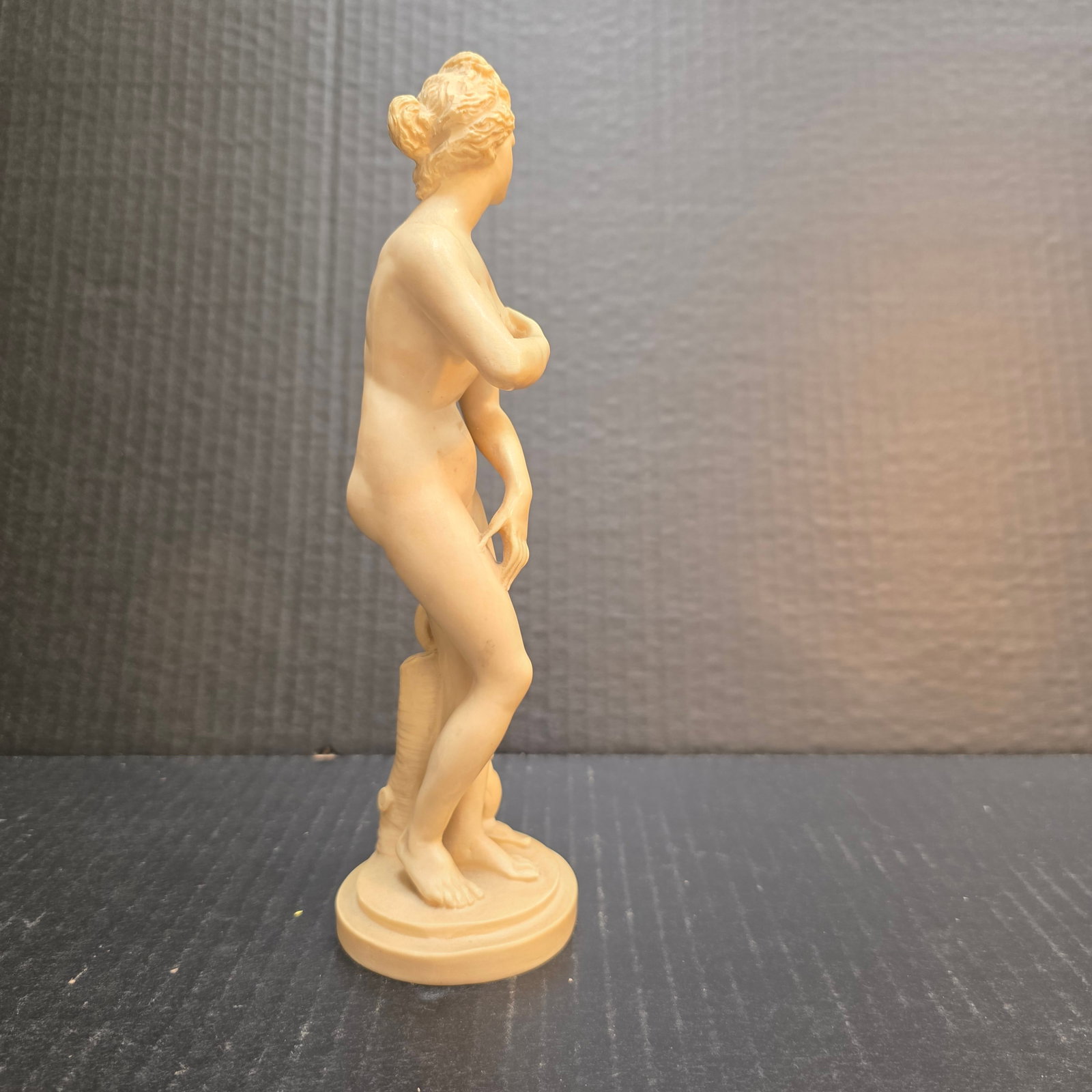 Small Venus Statue by Gino Ruggeri - 4