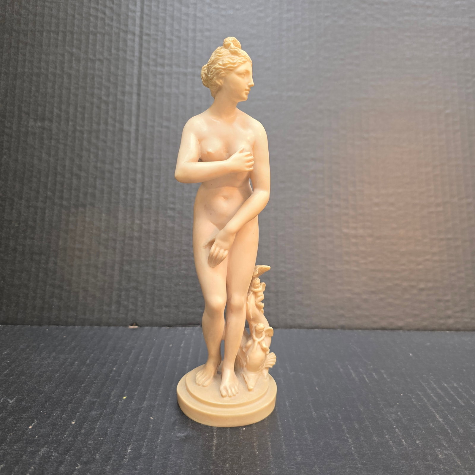 Small Venus Statue by Gino Ruggeri - 8