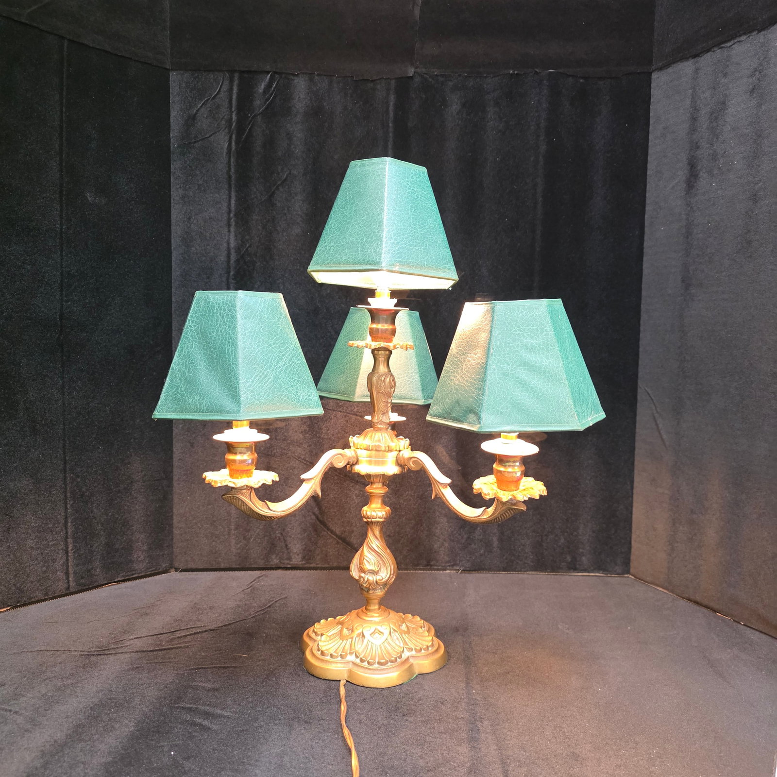 Brass 3 Arm Caldelabra Table Lamp: Lovely lamp in good working order. Clip on green shades are faux leather.