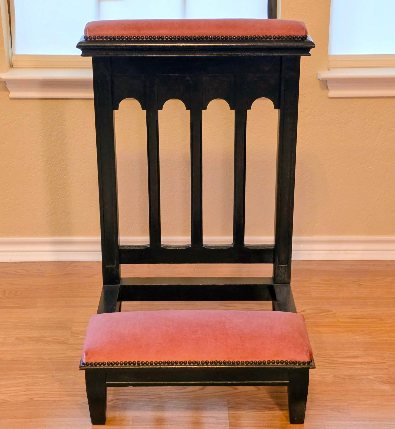 Antique Kneeling Chair Prie-Dieu with Pink Velvet: This prie-dieu features a low, padded pink velvet platform for kneeling and a higher, pink velvet padded rail at the top to support the arms or a prayer book. This specific item is executed in the Got