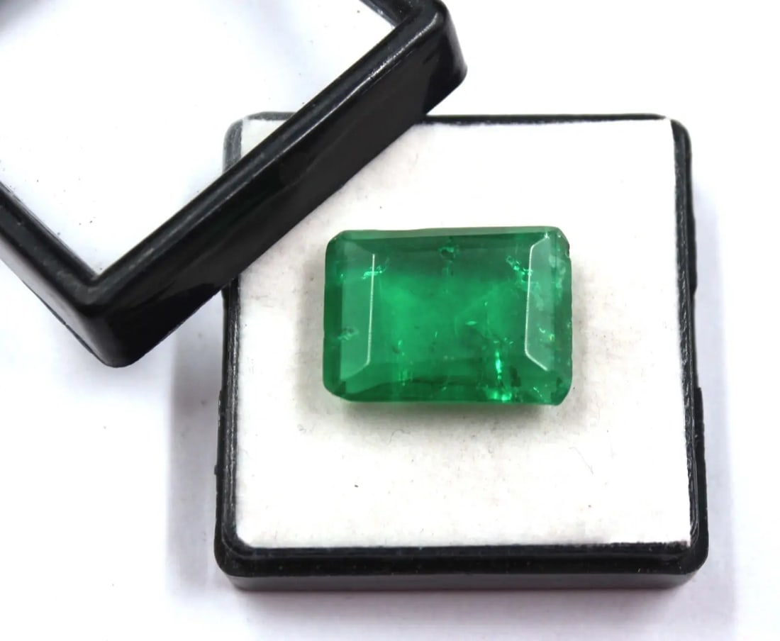 AAA+ Quality Unique Colombian Cut 100% Natural Green Emerald 18-19 Ct Certified Gemstone, Gem240: AAA+ Quality Unique Colombian Cut 100% Natural Green Emerald 18-19 Ct Certified Gemstone ABC Rugs, Kilims & Jewelry provides internationally certified pieces, including certifications from IGI, GR