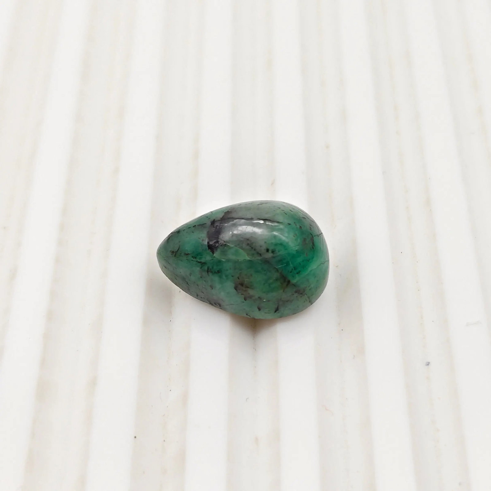 A+ QUALITY PEAR CABOCHON NATURAL EMERALD, GREEN COLORED, INDIAN GEMSTONE, WEIGHT 12.1 CTS: A+ QUALITY PEAR CABOCHON NATURAL EMERALD, GREEN COLORED, INDIAN GEMSTONE, WEIGHT 12.1 CTS
