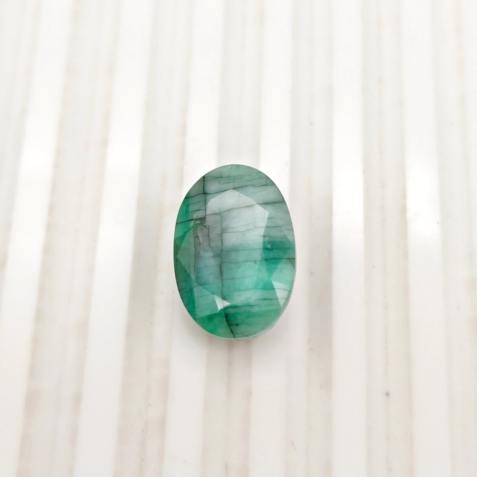 A+ QUALITY OVAL MIXED NATURAL EMERALD, GREEN COLORED, INDIAN GEMSTONE, WEIGHT 11.75 CTS: A+ QUALITY OVAL MIXED NATURAL EMERALD, GREEN COLORED, INDIAN GEMSTONE, WEIGHT 11.75 CTS