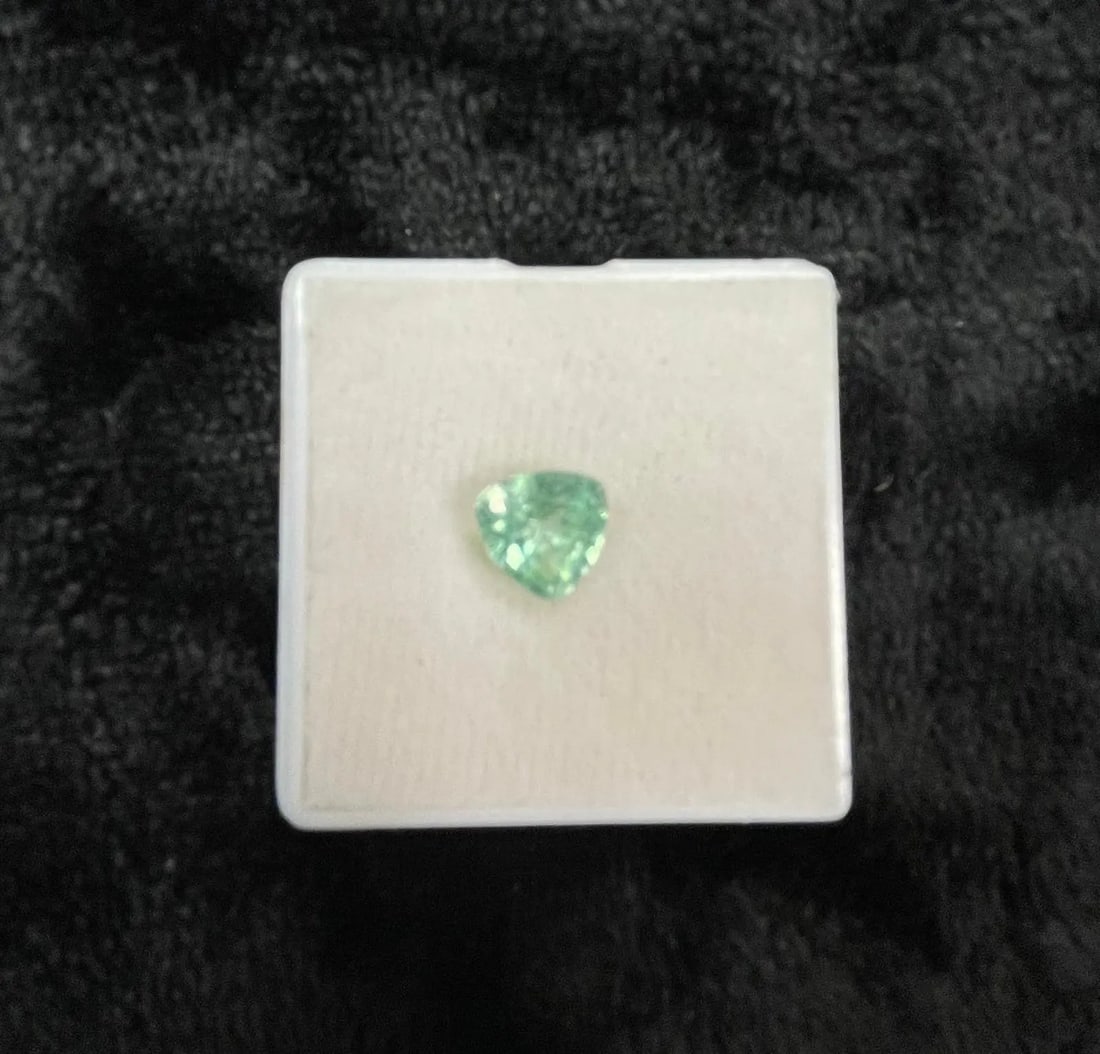 AAA+ Certified Natural 1 Piece Blue Green Tourmaline Trillion Shaped Gemstone, Weight: 4.5 ct, Size: AAA+ Certified Natural 1 Piece Blue Green Tourmaline Trillion Shaped Gemstone, Weight: 4.5 ct, Size 9x6, Gem32