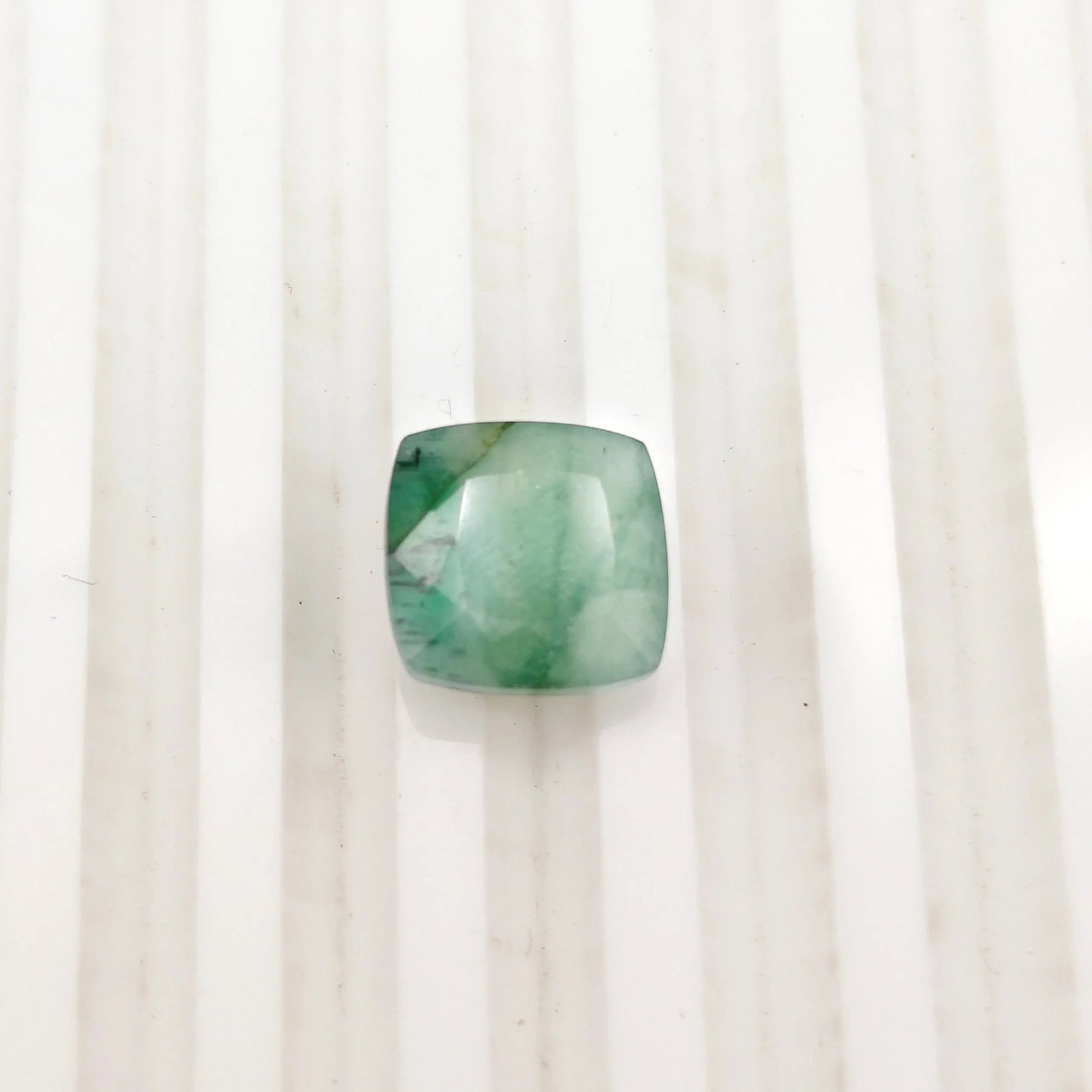 A+ QUALITY CUSHION MIXED NATURAL EMERALD, GREEN COLORED, INDIAN GEMSTONE, WEIGHT 6.1 CTS: A+ QUALITY CUSHION MIXED NATURAL EMERALD, GREEN COLORED, INDIAN GEMSTONE, WEIGHT 6.1 CTS