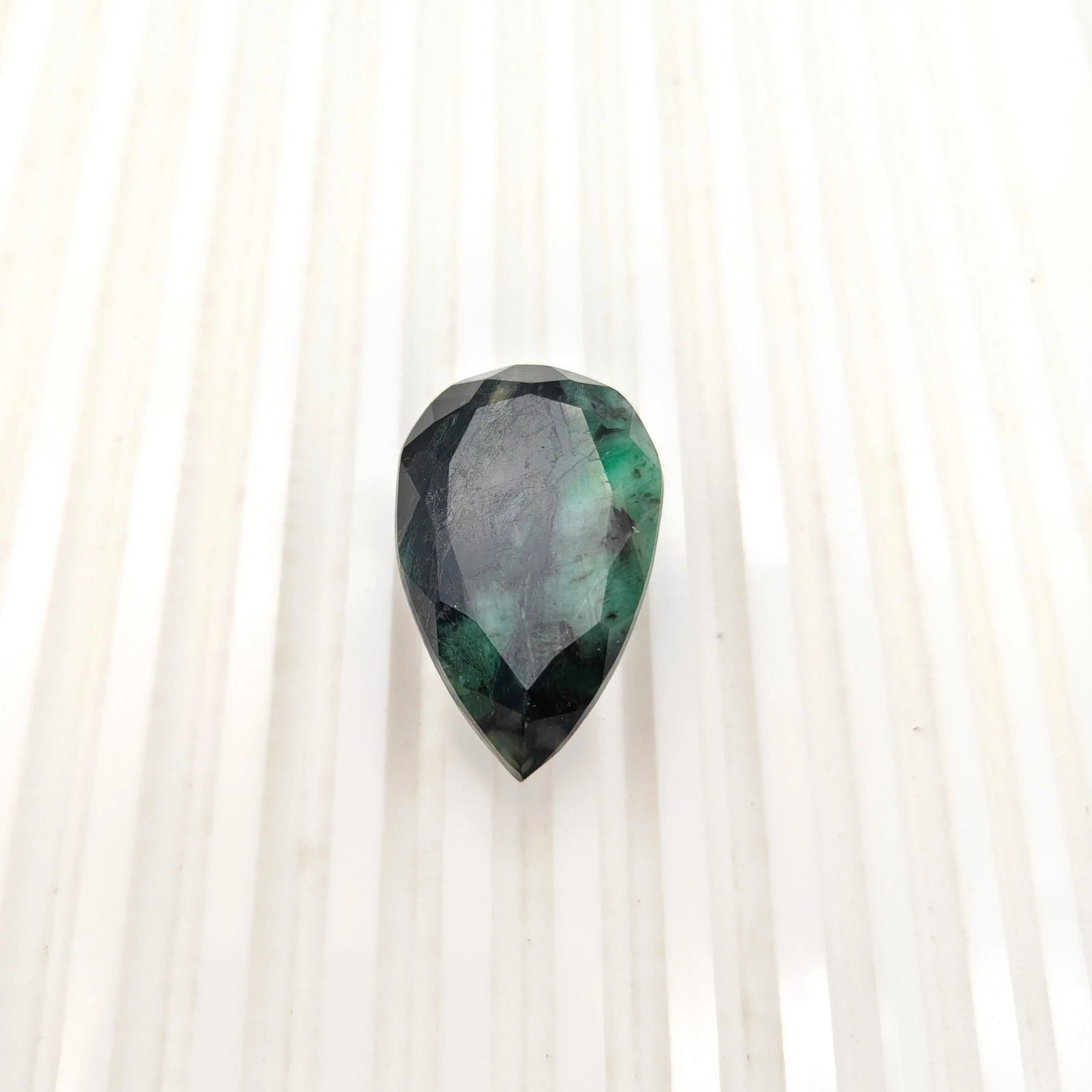 A++ QUALITY PEAR MIXED NATURAL EMERALD, GREEN COLORED, INDIAN GEMSTONE, WEIGHT 61 CTS: A++ QUALITY PEAR MIXED NATURAL EMERALD, GREEN COLORED, INDIAN GEMSTONE, WEIGHT 61 CTS