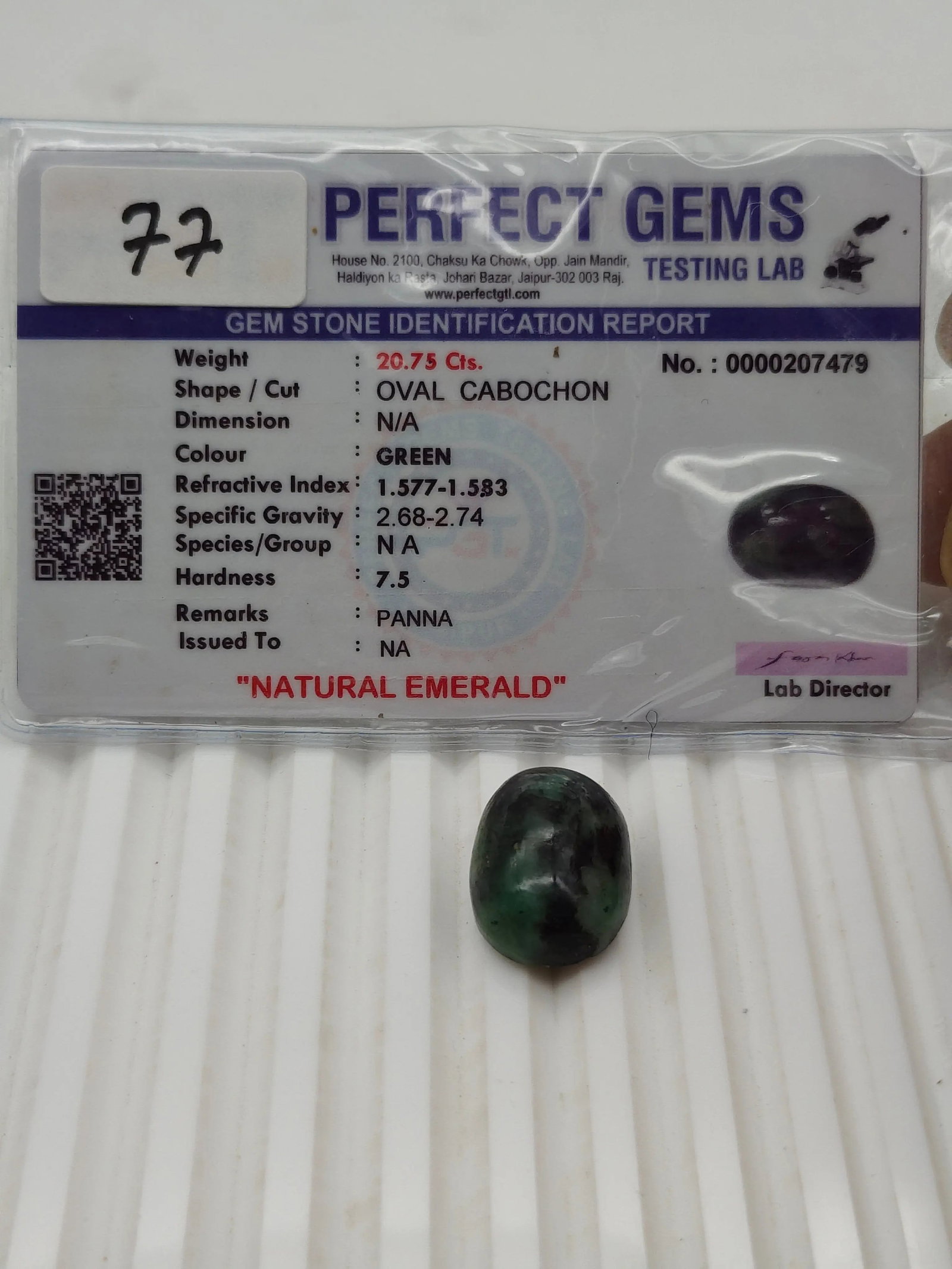 A+ QUALITY OVAL CABOCHON NATURAL EMERALD, GREEN COLORED, INDIAN GEMSTONE, WEIGHT 20.75 CTS: A+ QUALITY OVAL CABOCHON NATURAL EMERALD, GREEN COLORED, INDIAN GEMSTONE, WEIGHT 20.75 CTS