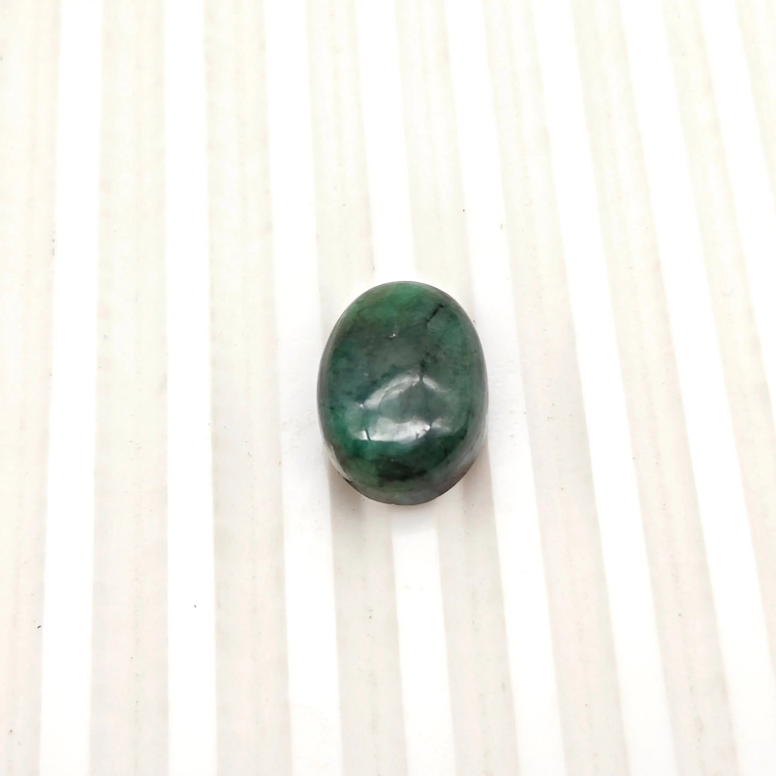 A+ QUALITY OVAL CABOCHON NATURAL EMERALD, GREEN COLORED, INDIAN GEMSTONE, WEIGHT 17.25 CTS: A+ QUALITY OVAL CABOCHON NATURAL EMERALD, GREEN COLORED, INDIAN GEMSTONE, WEIGHT 17.25 CTS