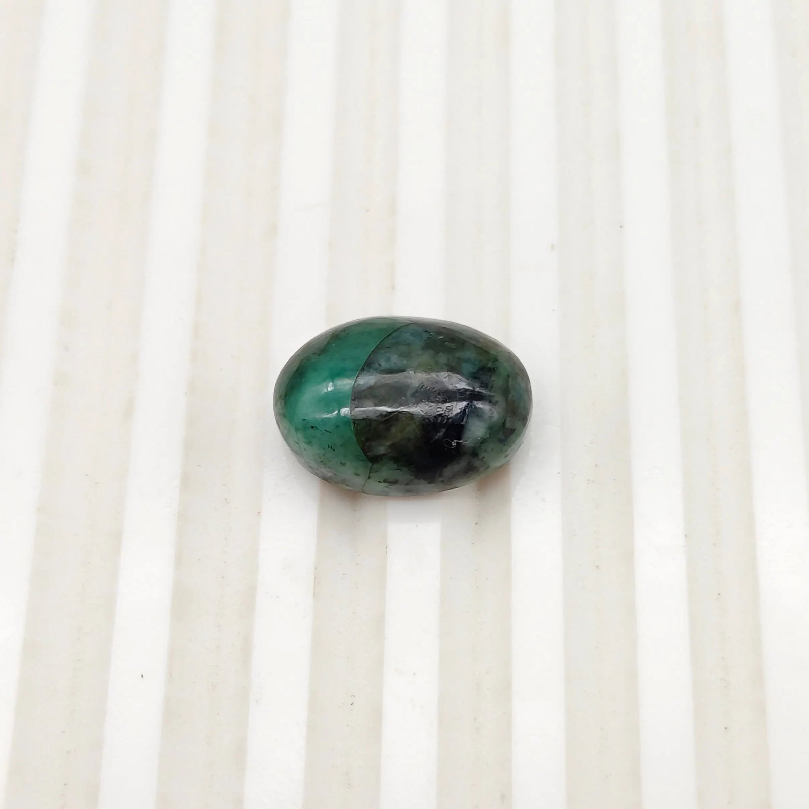 A+ QUALITY OVAL CABOCHON NATURAL EMERALD, GREEN COLORED, INDIAN GEMSTONE, WEIGHT 12.6 CTS: A+ QUALITY OVAL CABOCHON NATURAL EMERALD, GREEN COLORED, INDIAN GEMSTONE, WEIGHT 12.6 CTS