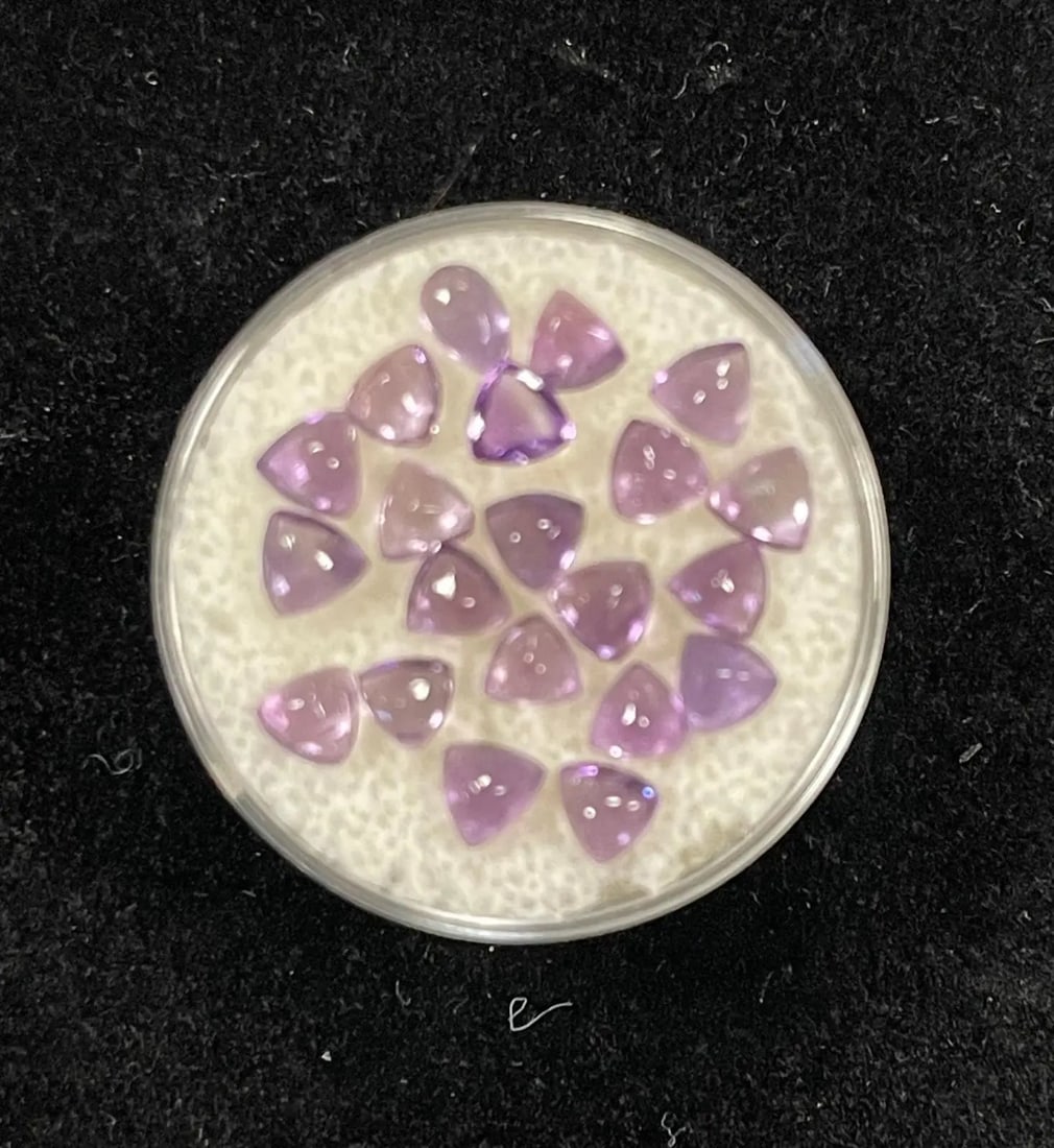 AAA+ Certified 20 Pieces, L. Purple Amethyst Hearts(Trillion Cab) Shaped Brazil Gemstone Weight (1 of 1)