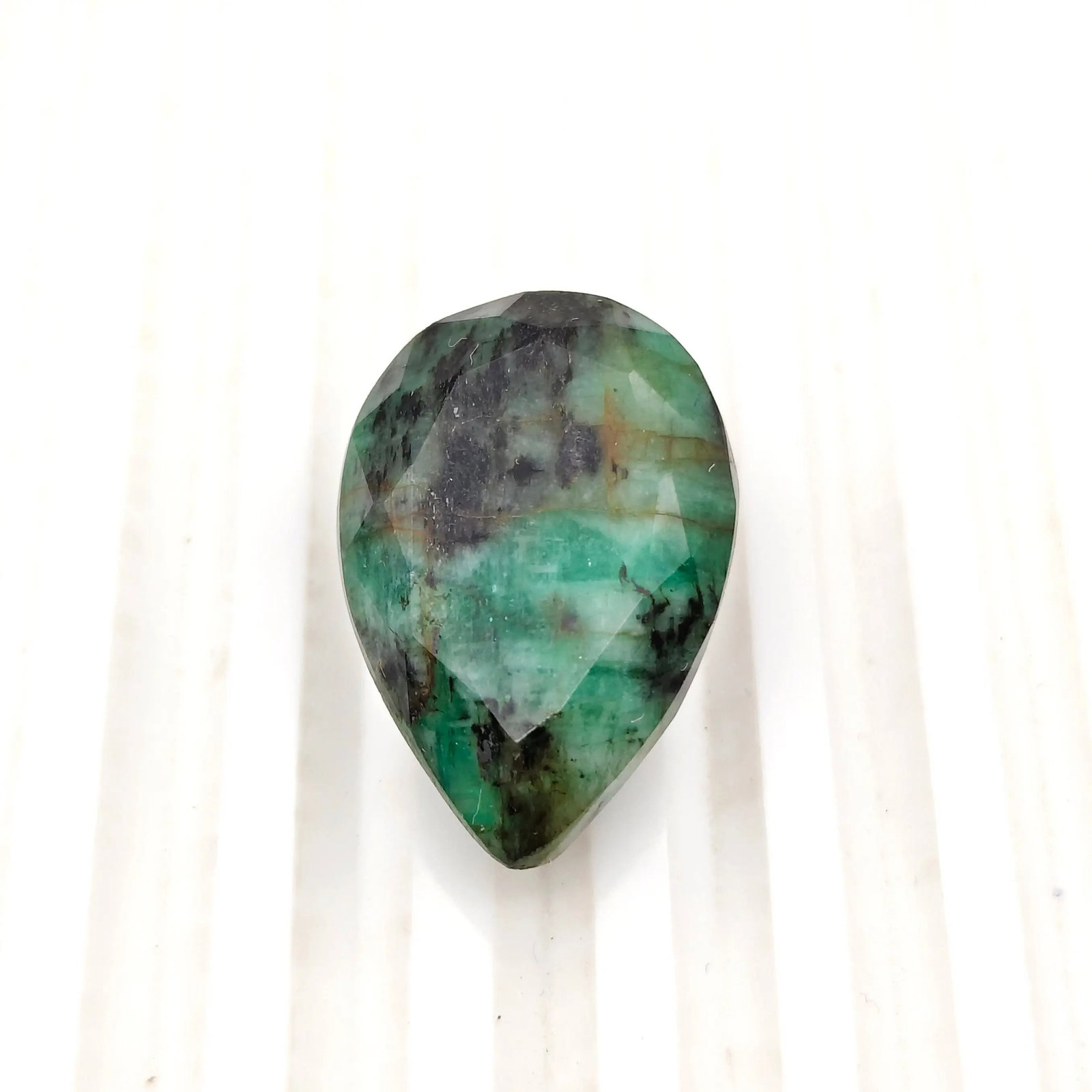 Exceptional Quality PEAR MIXED EMERALD, GREEN COLORED, INDIAN GEMSTONE, WEIGHT 41.15 CTS: ABC Rugs, Kilims & Jewelry offers internationally certified and verified pieces, with documentation provided by trusted gemological institutions, manufacturers, and industry professionals. At ABC