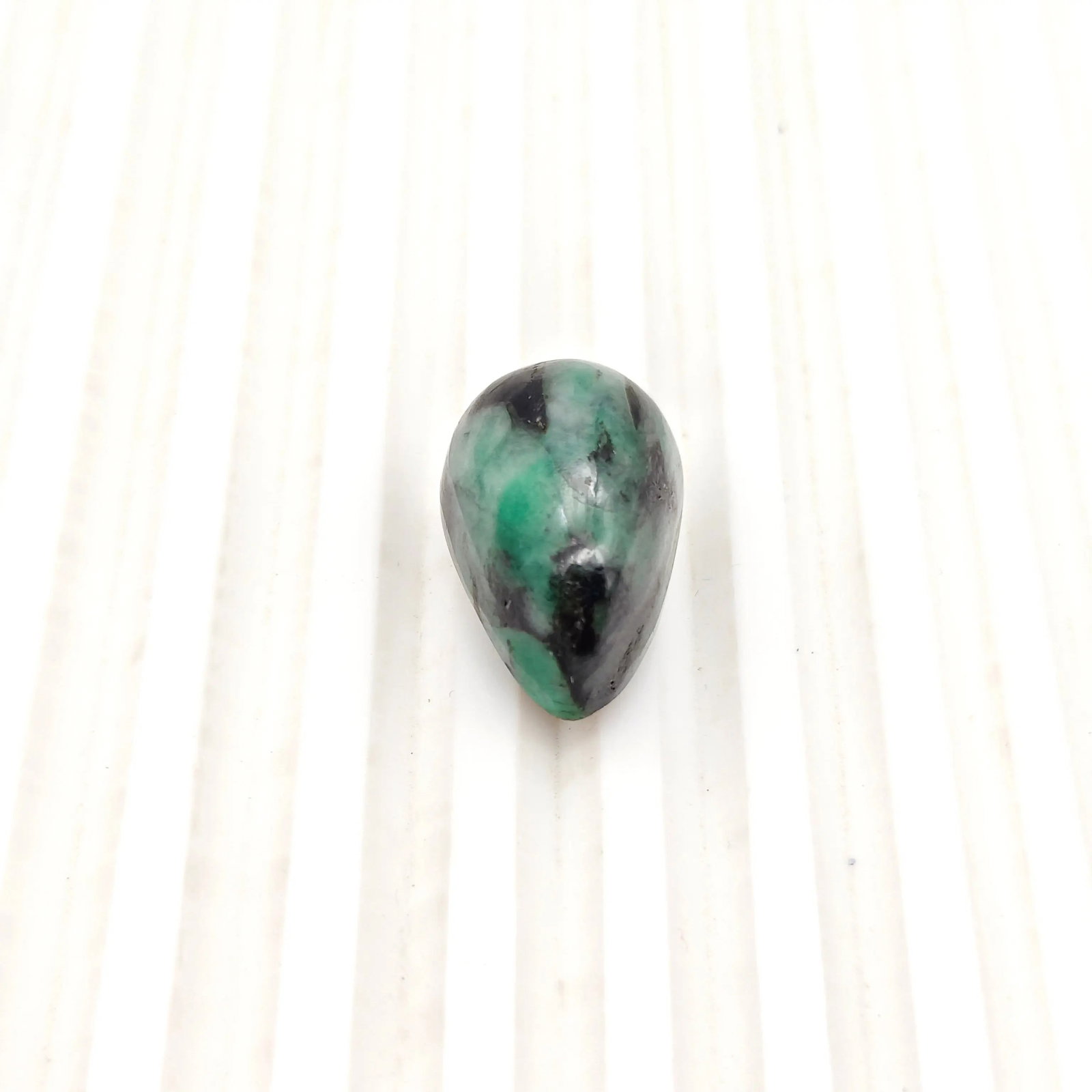 Exceptional Quality OVAL MIXED BLUE SAPPHIRE, BLUE COLORED, INDIAN GEMSTONE, WEIGHT 10.3 CTS: ABC Rugs, Kilims & Jewelry offers internationally certified and verified pieces, with documentation provided by trusted gemological institutions, manufacturers, and industry professionals. At ABC
