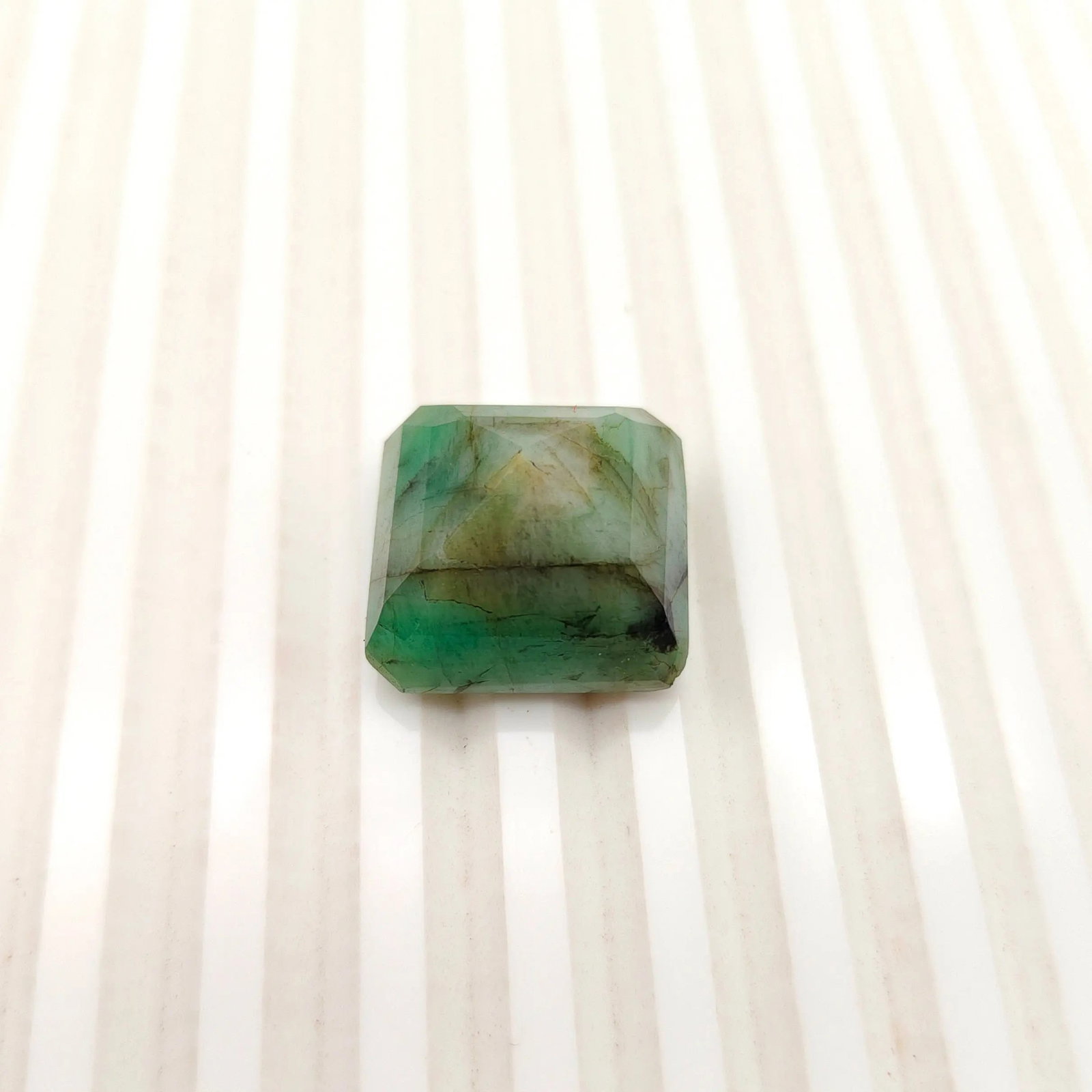 Exceptional Quality SQUARE MIXED EMERALD, GREEN COLORED, INDIAN GEMSTONE, WEIGHT 40.45 CTS: ABC Rugs, Kilims & Jewelry offers internationally certified and verified pieces, with documentation provided by trusted gemological institutions, manufacturers, and industry professionals. At ABC