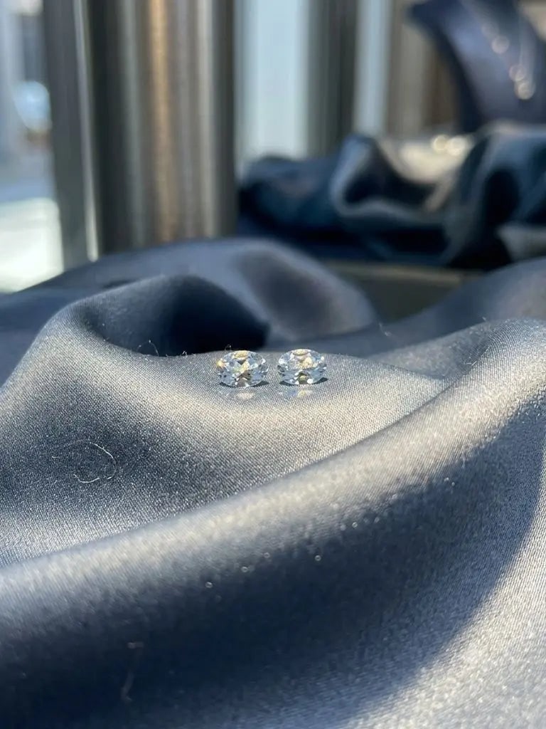 Exceptional Quality Aquamarine, Oval Shaped, lite Blue Colored, Weight 0.34Ct.,Dimensions 5x3mm.: ABC Rugs, Kilims & Jewelry offers internationally certified and verified pieces, with documentation provided by trusted gemological institutions, manufacturers, and industry professionals. At ABC 