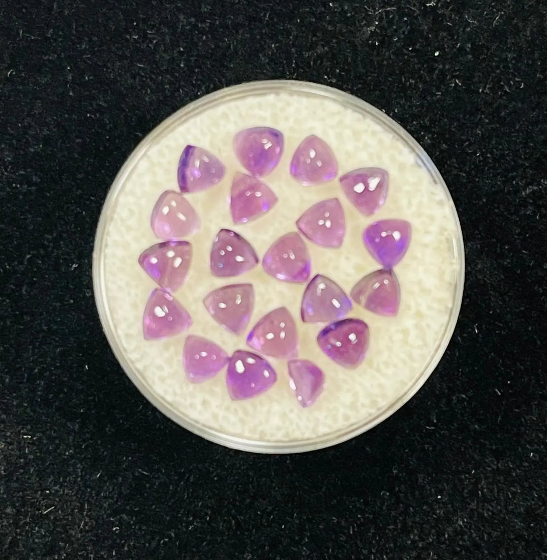 Exceptional Quality 20 Pieces, Purple Amethyst Hearts(Trillion Cab) Shaped Brazil Gemstone Weight: ABC Rugs, Kilims & Jewelry offers internationally certified and verified pieces, with documentation provided by trusted gemological institutions, manufacturers, and industry professionals. At ABC 