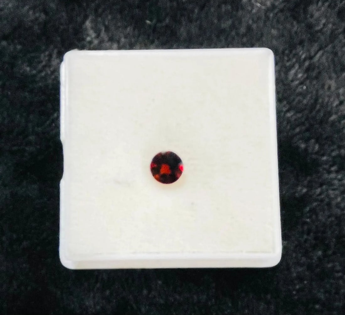 Exceptional Quality 1 Piece Brazilian GRANET Round Shaped Gemstone, Weight: 0.9 ct, Size 6, Gem23 (1 of 1)