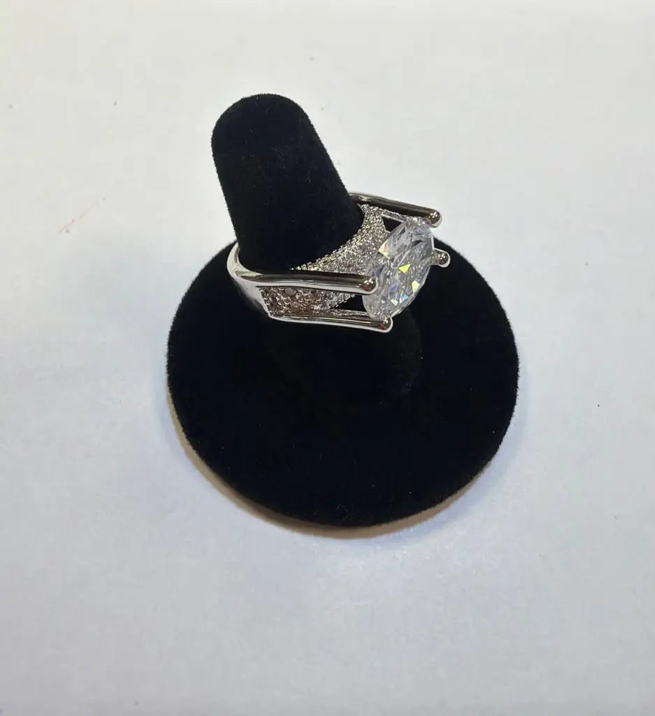 Exceptional Quality Sterling Silver, Size 7, Gem Fashion, Weight 8.7 grams, ABC-R123-7