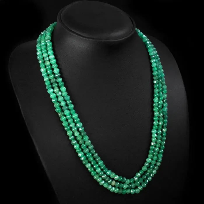 Exceptional Quality VERY ELEGANT EVER 305.00 CTS FACETED GREEN EMERALD BEADS NECKLACE STRAND: AAA+ Certified Quality VERY ELEGANT EVER 305.00 CTS NATURAL FACETED GREEN EMERALD BEADS NECKLACE STRAND We can arrange GIA certification and verification for vintage jewelry, diamonds, and gemstones. 