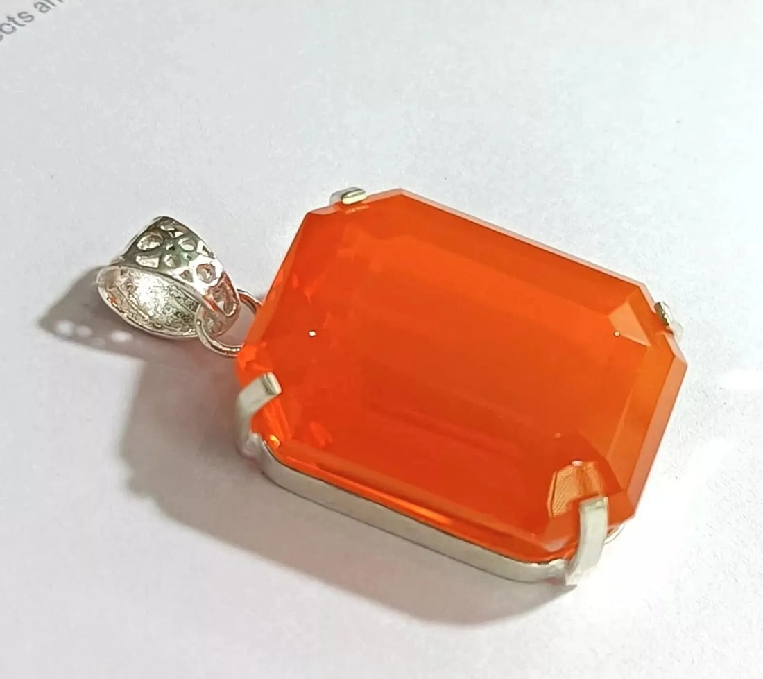 Exceptional Quality Certified 124.92 Ct Opal Emerald 925 Solid Silver Pendant Loose Gemstone: Our gemstones are organic, natural stones suitable for investment, collectors, and fine jewelry, each accompanied by an authentic certification. Our 925 silver pieces are rhodium-plated and finished w