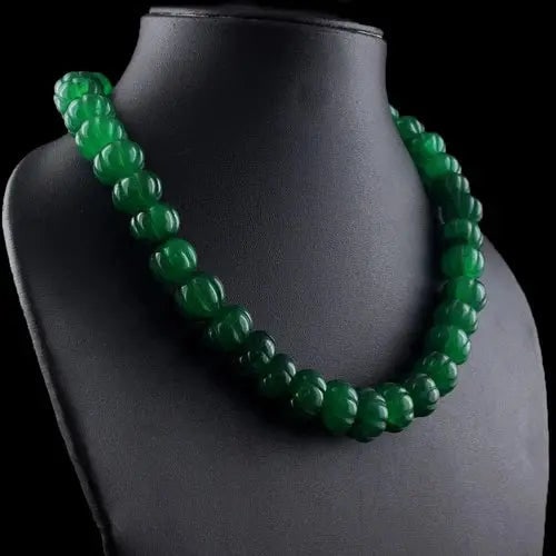 Exceptional Quality Carved 666.00 Cts Green Emerald Round Shape Beaded Necklace Jewelry Cus-Jew88: AAA+ Quality 666.00 Cts Earth-Mined Green Emerald 1-Strand Beaded Necklace Product Details: Gemstone: Natural Emerald (Earth-Mined) Total Weight: Approx. 666.00 Carats Bead Shape: Round Strands: 1 Str